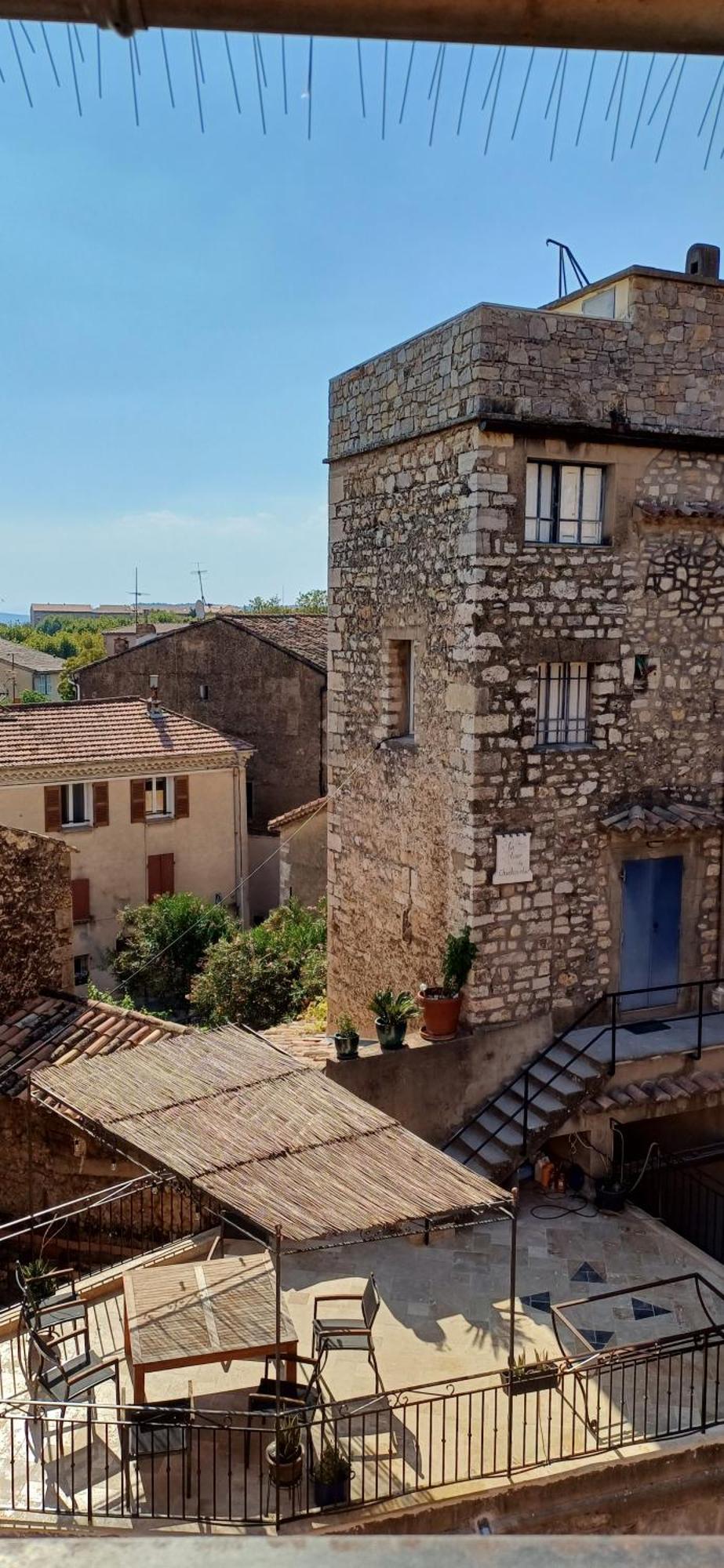 Duplex De Charme Avec Terrasse Au Coeur Du Village Lorgues Exterior foto