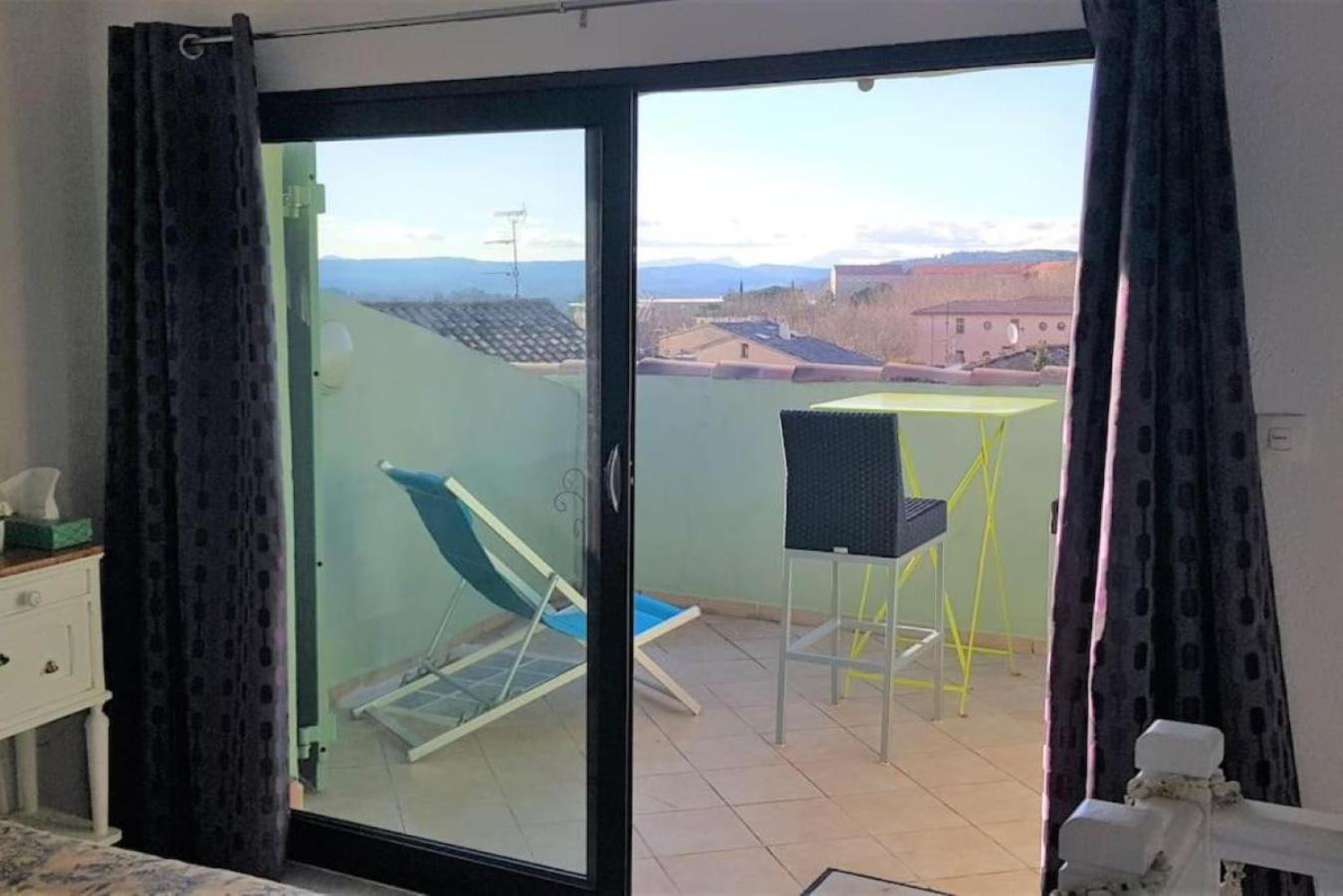 Duplex De Charme Avec Terrasse Au Coeur Du Village Lorgues Exterior foto